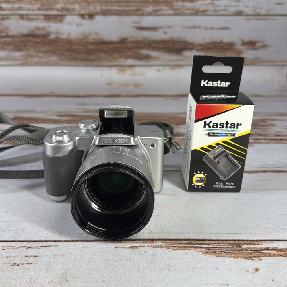 Panasonic LUMIX DMC-FZ5 5MP Silver Digital Camera 12x Leica Lens New Battery